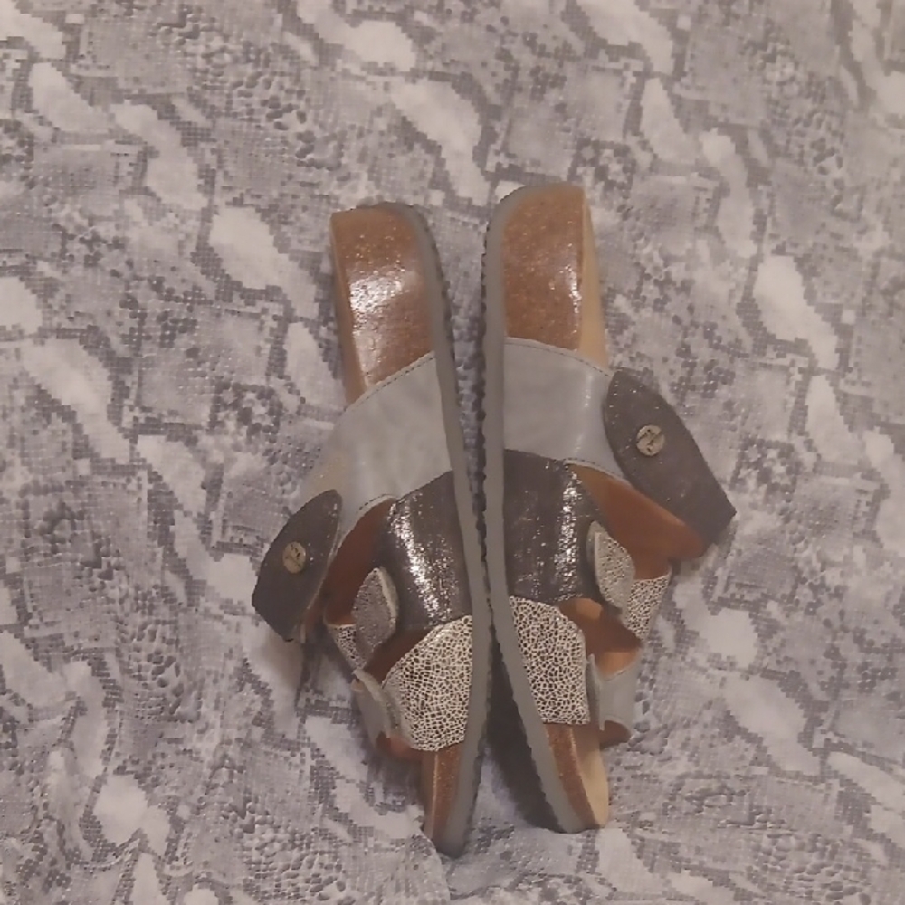 Think! Women's Three-Strap Slide Sandals in Gray and Silver - Picture 12 of 14